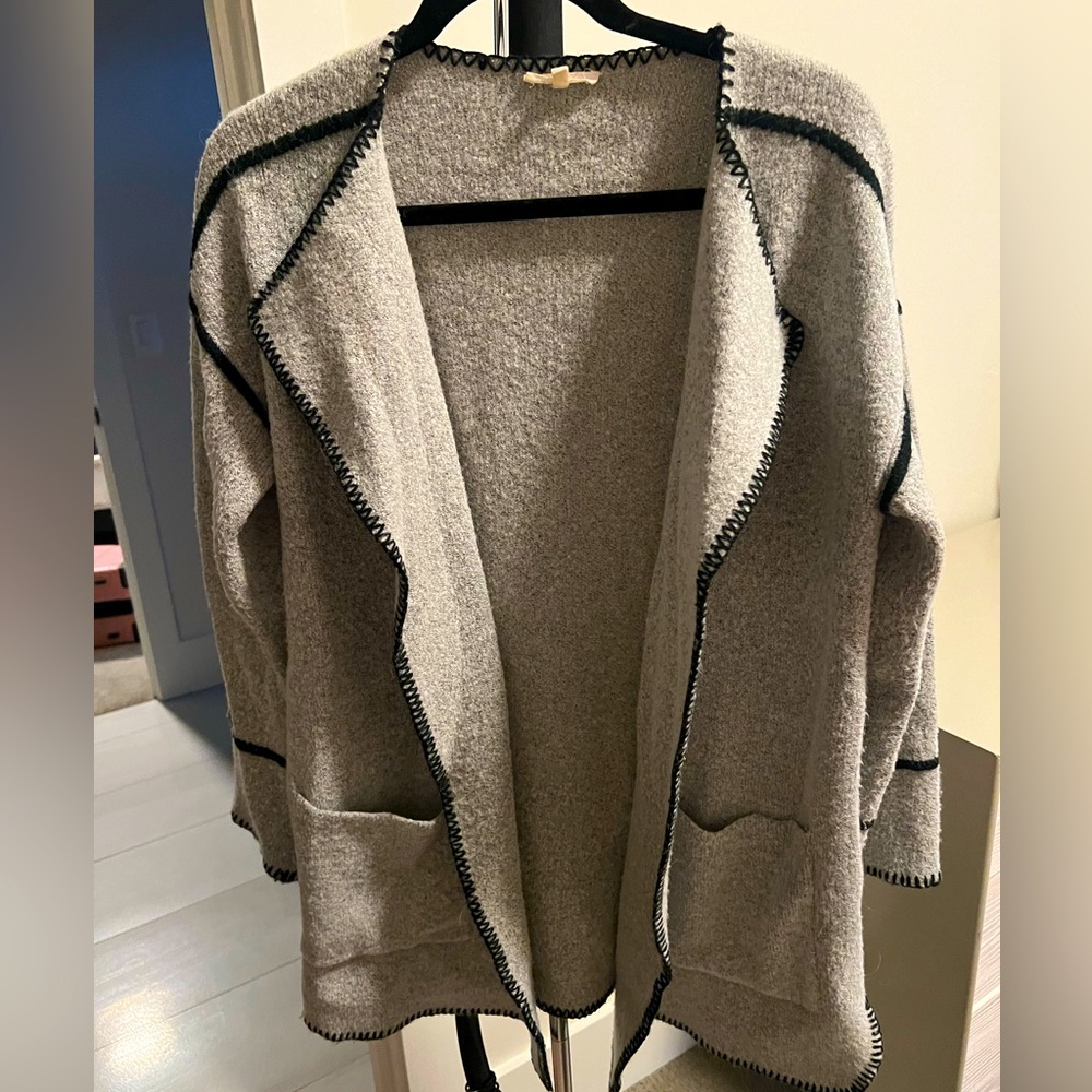 Black and gray sweater